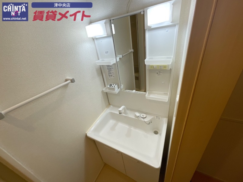 洗面設備　同型参考写真