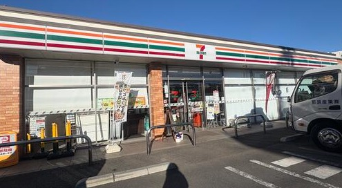 コンビニ　セブンイレブン世田谷南烏山2丁目店（コンビニ）まで305m