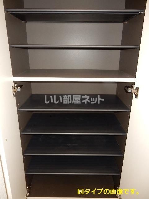 ヴィラージュ北沢の玄関写真