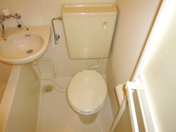 トイレ　浴室内にトイレがあります♪