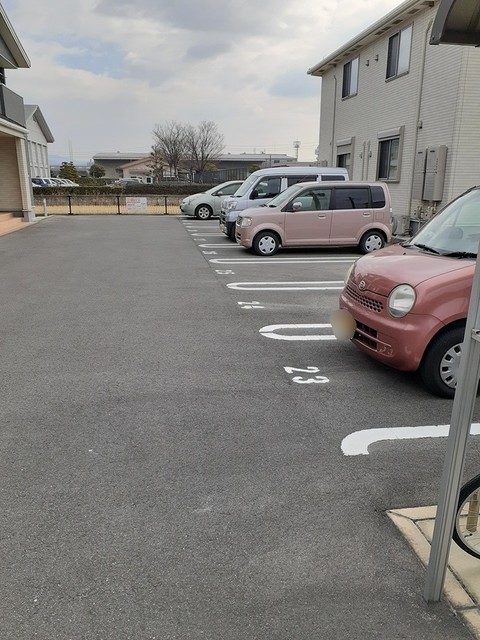 駐車場　駐車スペースもあります☆