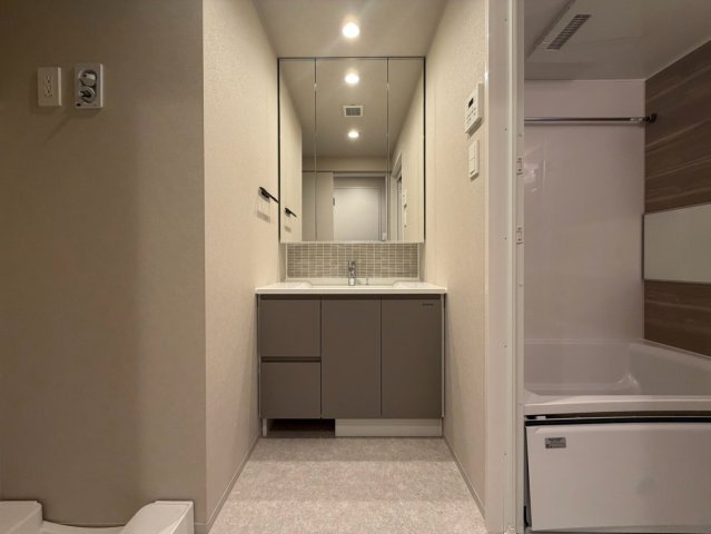 シーズンフラッツ心斎橋EASTの玄関写真