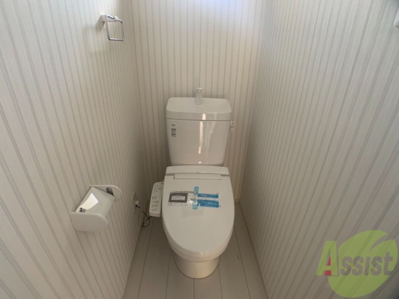 トイレ　嬉しいウォシュレット機能付きです。シャワートイレは便利ですね