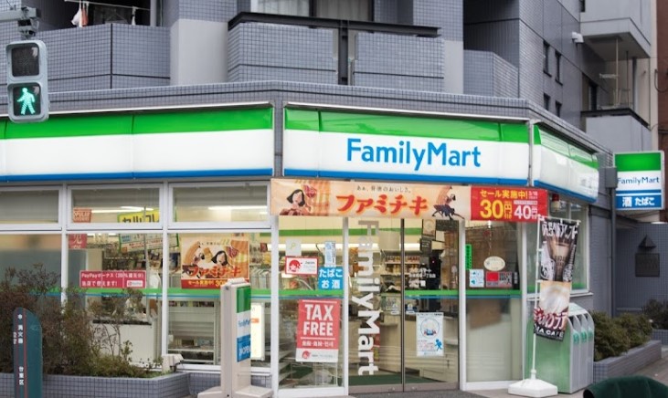 コンビニ　ファミリーマート駒形一丁目店（コンビニ）まで897m