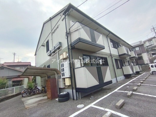 ＪＲ呉線 呉駅 バス乗車時間：26分 最寄りバス停で下車 徒歩3分 築29年