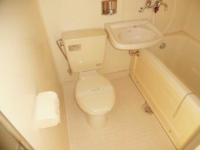 小田急江ノ島線 鶴間駅 徒歩7分 2階建 築40年のトイレ写真