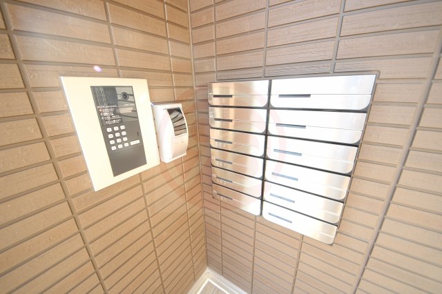 ＪＲおおさか東線 衣摺加美北駅 徒歩8分 3階建 築6年の外観写真