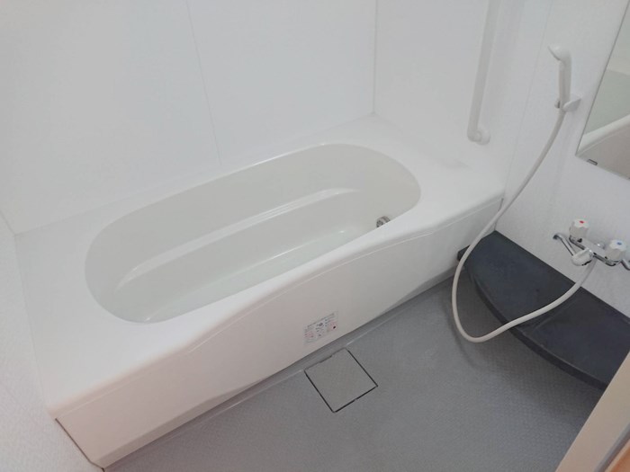 バス・シャワールーム　足が伸ばせる一坪サイズの浴槽♪