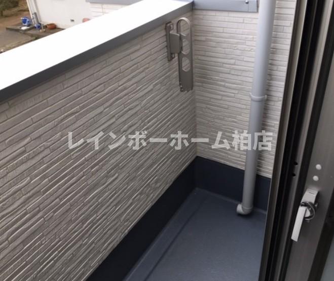 バルコニー　外からの目が気にならないバルコニーで洗濯物が干せます