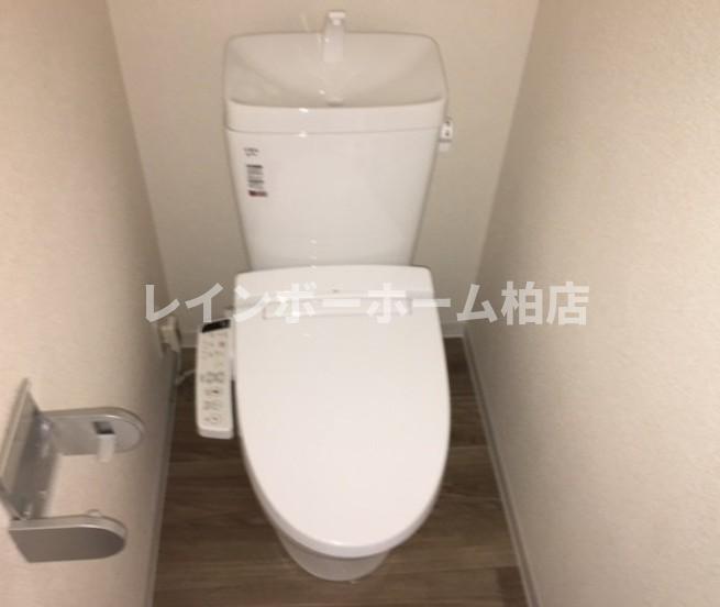 トイレ　温水洗浄便座です