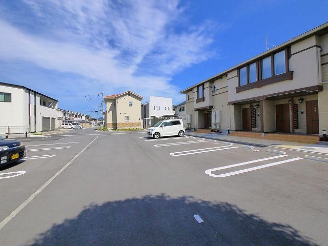 駐車場　駐車場があるので、車を買う予定の方も安心です