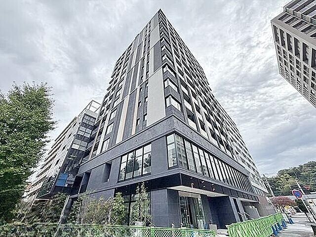建物外観　オートロック完備