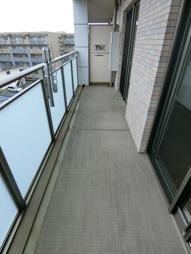 バルコニー　同タイプの別部屋写真現況優先