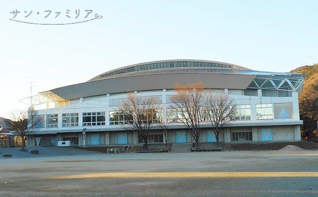 小学校　田原市立田原中部小学校（小学校）まで649m