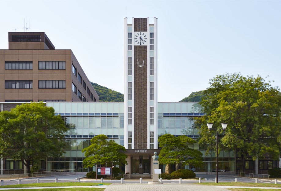 大学・短大　国立岡山大学医学部（大学・短大）まで704m