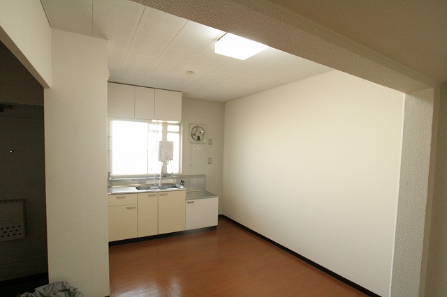 居室・リビング　窓のある明るいキッチン