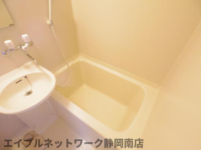 バス・シャワールーム　電気温水器付♪ユニットバス！