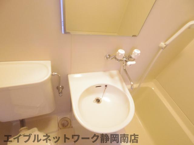 洗面設備　バスルームに洗面台付き♪