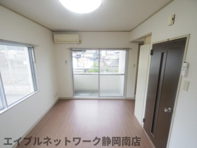 居室・リビング　日当たり良好！