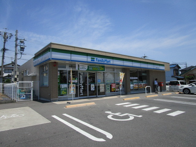コンビニ　ファミリーマート一宮花池三丁目店（コンビニ）まで604m
