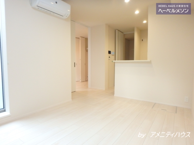居室・リビング　●カウンタースタイルのリビングスペース。