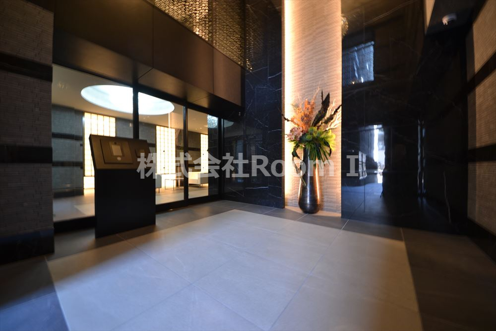 エントランス　ゆとりのあるエントランスです