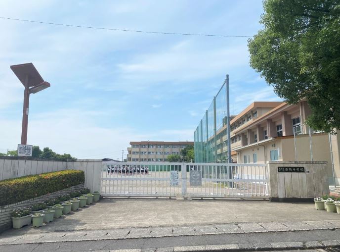 中学校　鹿児島市立西陵中学校（中学校）まで1576m