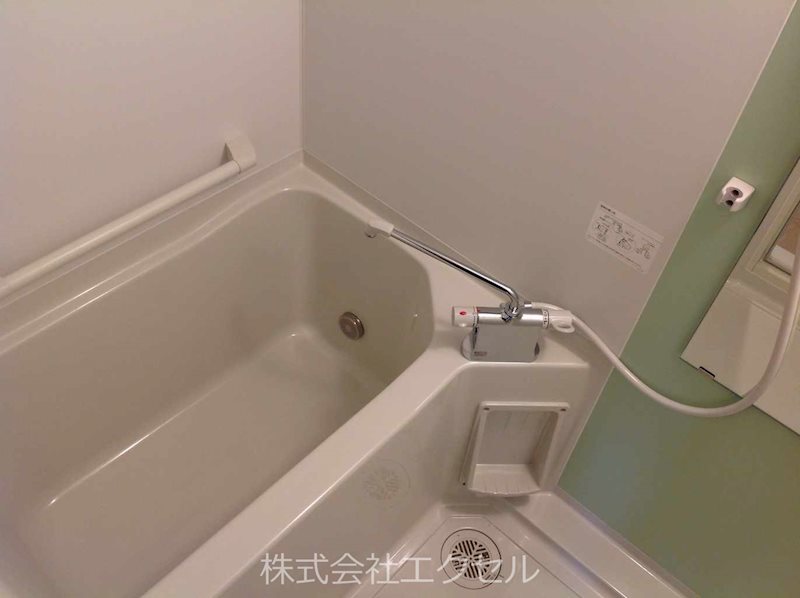 バス・シャワールーム　浴室乾燥付きのお風呂です。