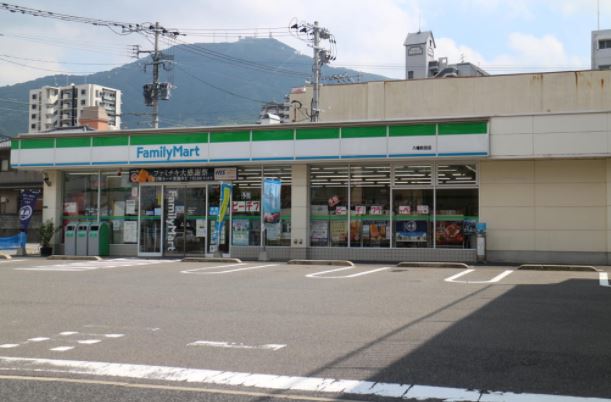 コンビニ　ファミリーマート八幡前田店（コンビニ）まで133m