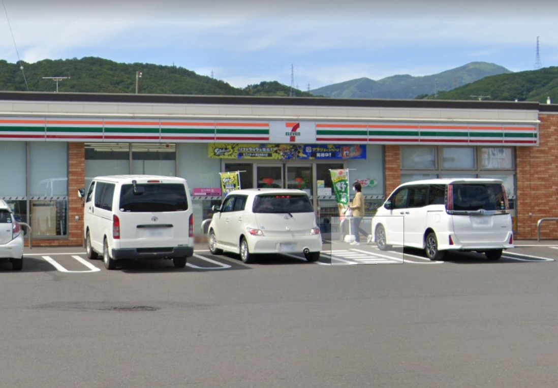 コンビニ　セブン-イレブン 登別鷲別町５丁目店（コンビニ）まで830m