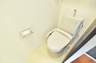 トイレ　温水洗浄便座