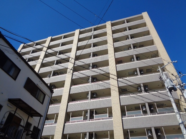 吹田市泉町のマンションの建物外観