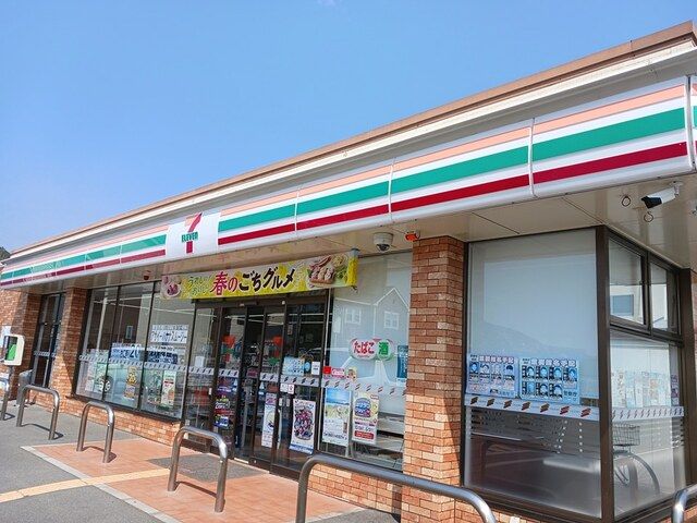 コンビニ　セブンイレブン（コンビニ）まで960m
