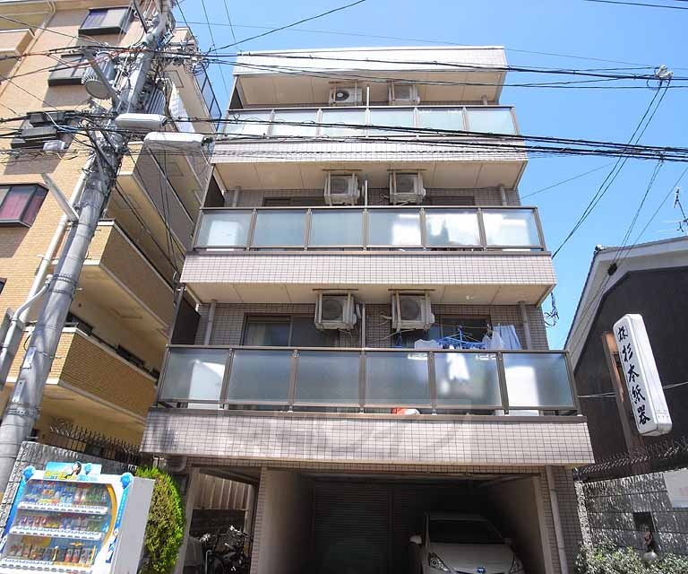京都市伏見区肥後町のマンションの建物外観