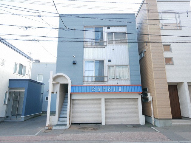 札幌市豊平区月寒中央通のアパートの建物外観