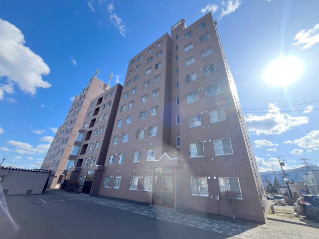 札幌市手稲区新発寒五条のマンションの建物外観