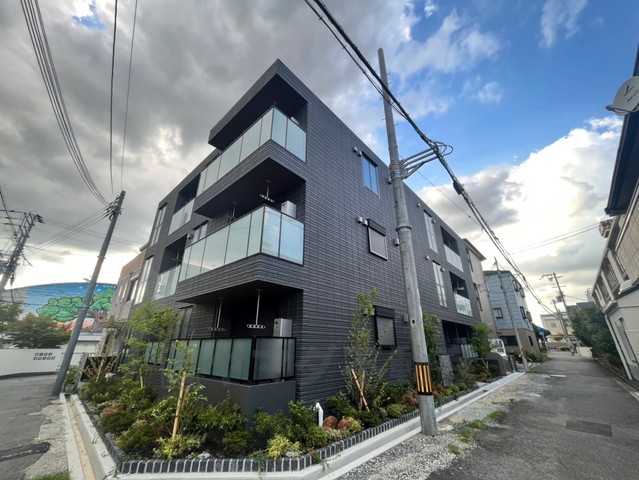 【ROBUSTO岡町北の建物外観】