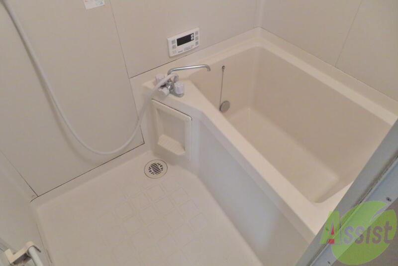 バス・シャワールーム　バス・トイレ別でシンプル。水回りは清潔が一番。