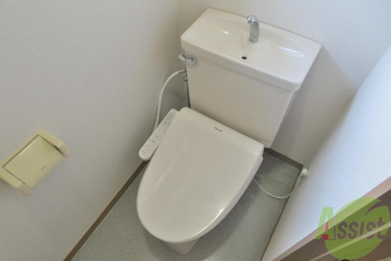 トイレ　バス・トイレ別で温水洗浄便座付き。快適です。