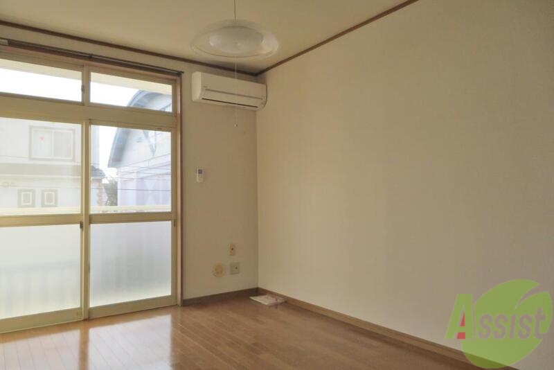 居室・リビング　８．２帖のＬＤＫ、和室、洋室２部屋のお部屋のご紹介です。