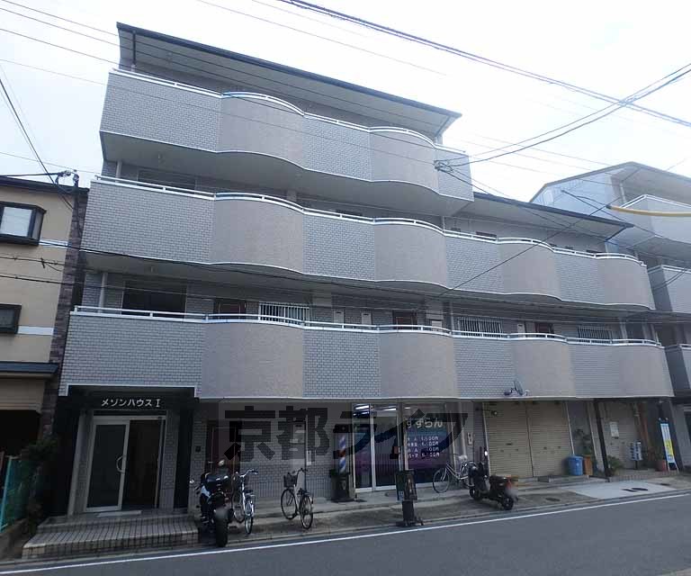 京都市右京区西院西溝崎町のアパートの建物外観