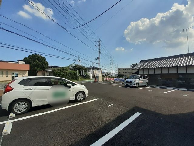 【クレールの駐車場】