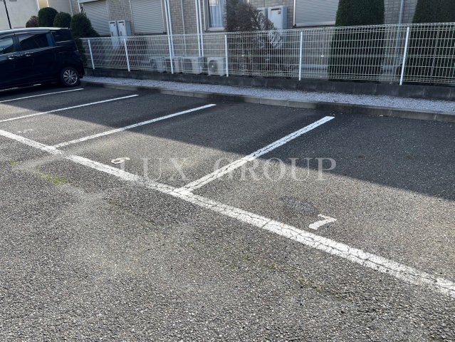 【立川市砂川町のアパートの駐車場】