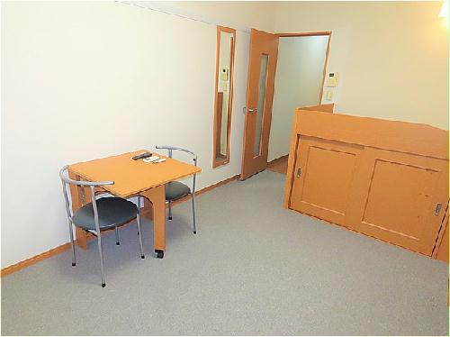 居室・リビング　ハイベッドタイプのお部屋です