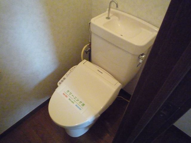 トイレ　ウォシュレットがある洋式トイレ。