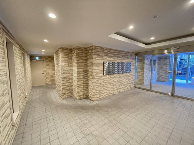 【八王子市寺町のマンションのロビー】