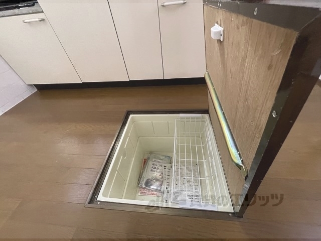 収納　床下収納