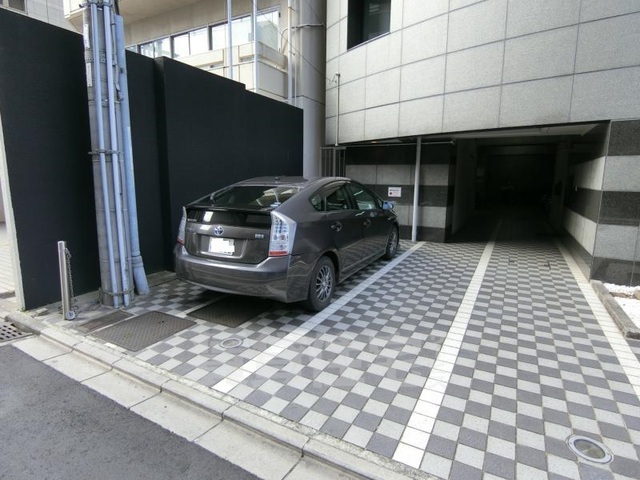 【京都市下京区安土町のマンションの駐車場】