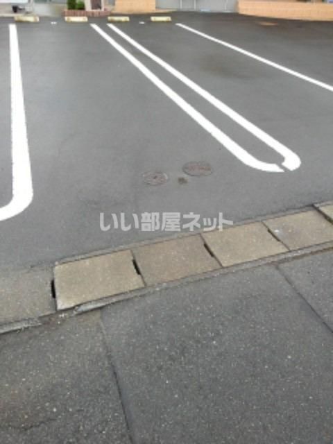 【袋井市高尾のアパートの駐車場】