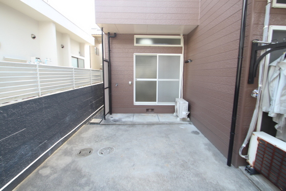 庭　※別号室の写真です。